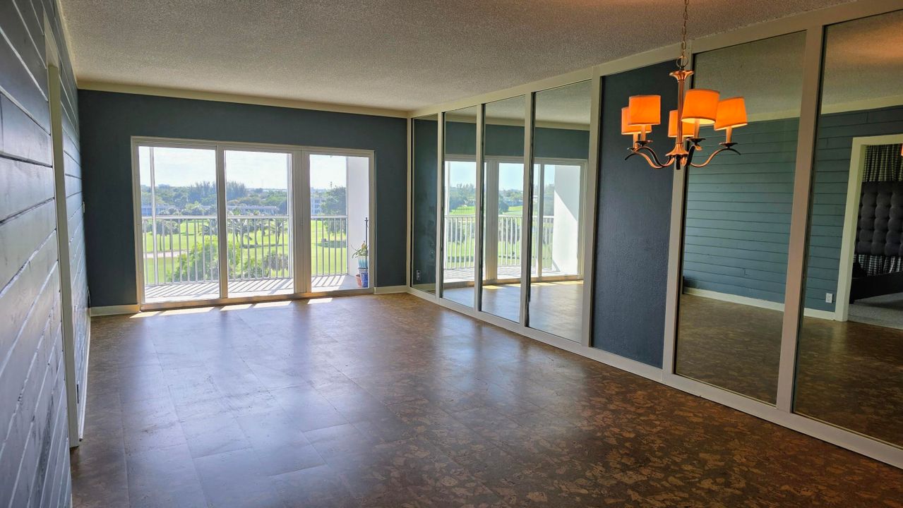 待售: $139,000 (1 贝兹, 1 浴室, 900 平方英尺)