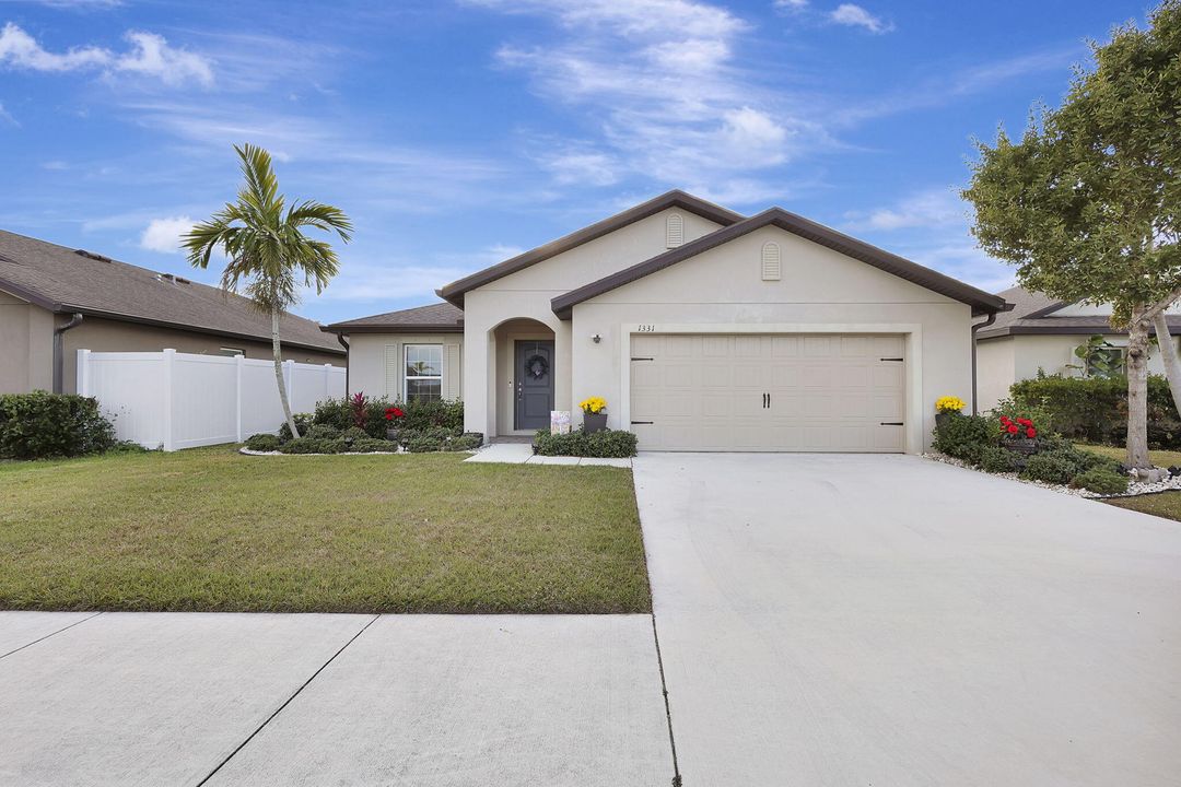 На продажу: $347,000 (3 спален, 2 ванн, 1696 Квадратных фут)