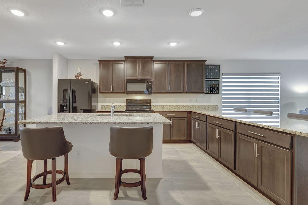 На продажу: $347,000 (3 спален, 2 ванн, 1696 Квадратных фут)