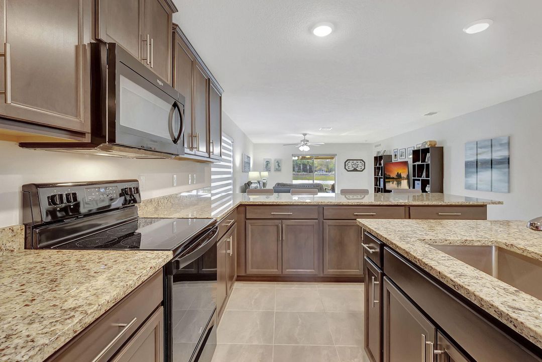 На продажу: $347,000 (3 спален, 2 ванн, 1696 Квадратных фут)