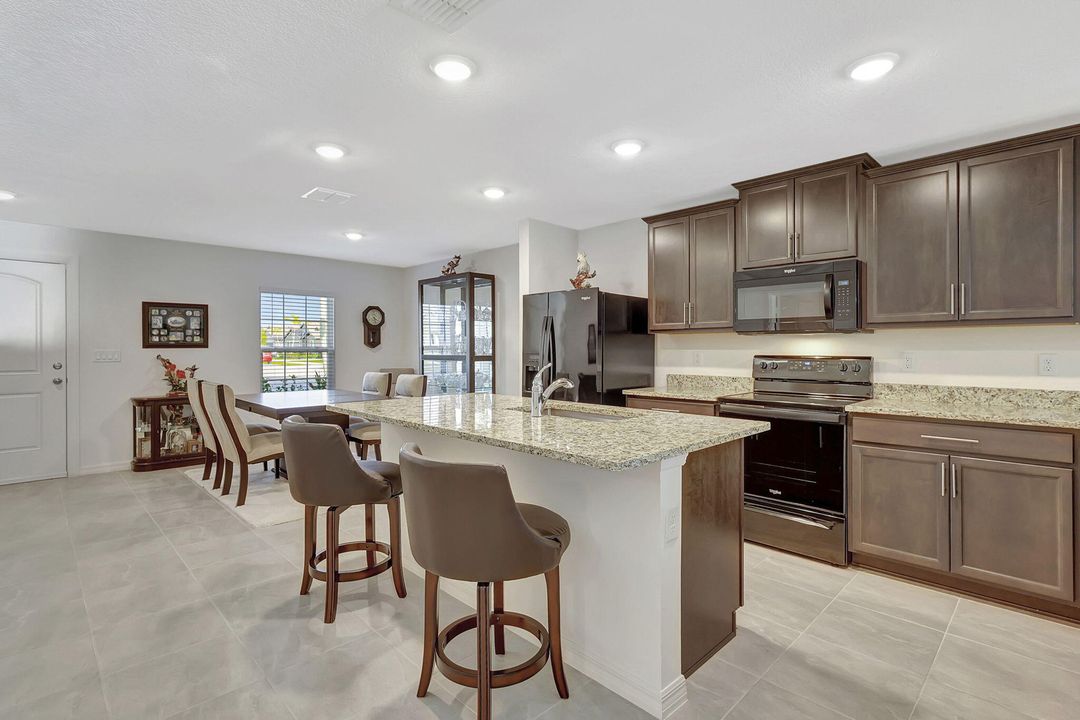 На продажу: $347,000 (3 спален, 2 ванн, 1696 Квадратных фут)