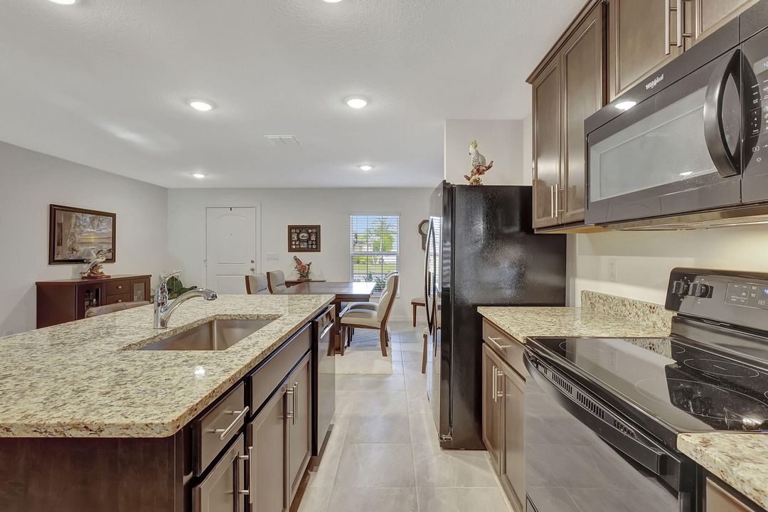 На продажу: $347,000 (3 спален, 2 ванн, 1696 Квадратных фут)