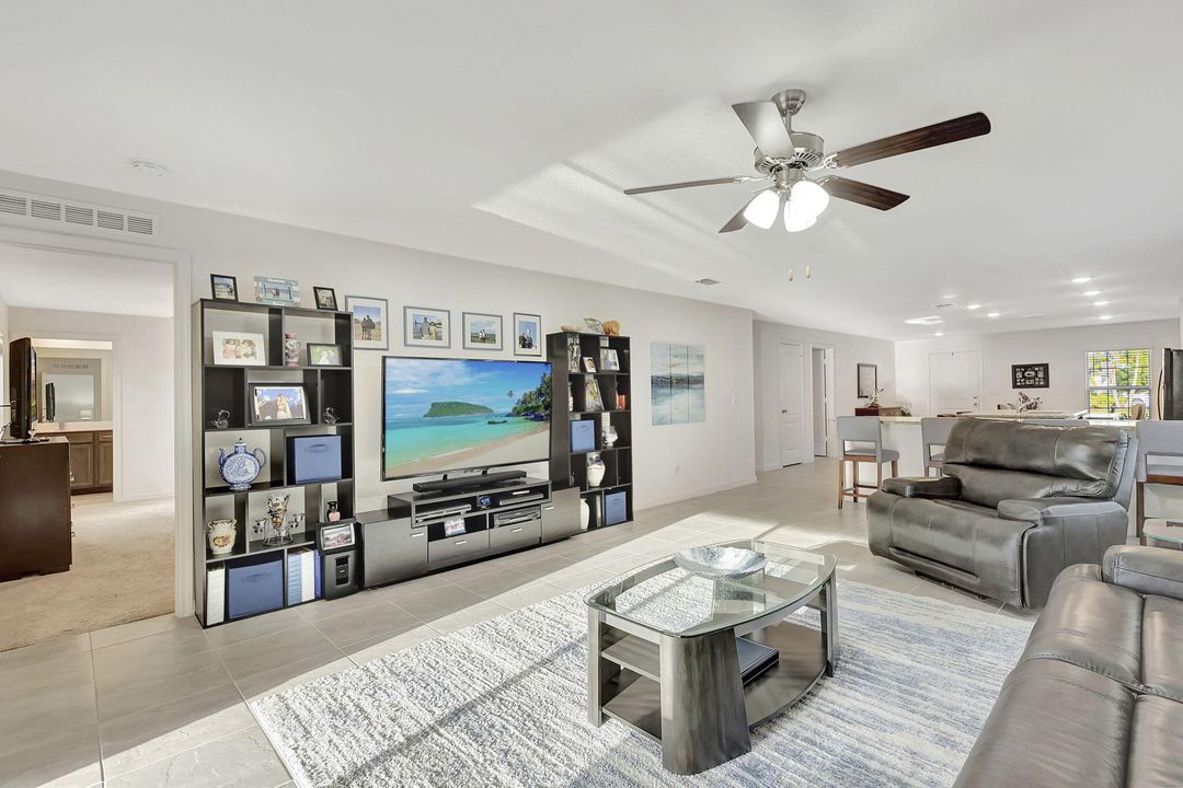 На продажу: $347,000 (3 спален, 2 ванн, 1696 Квадратных фут)