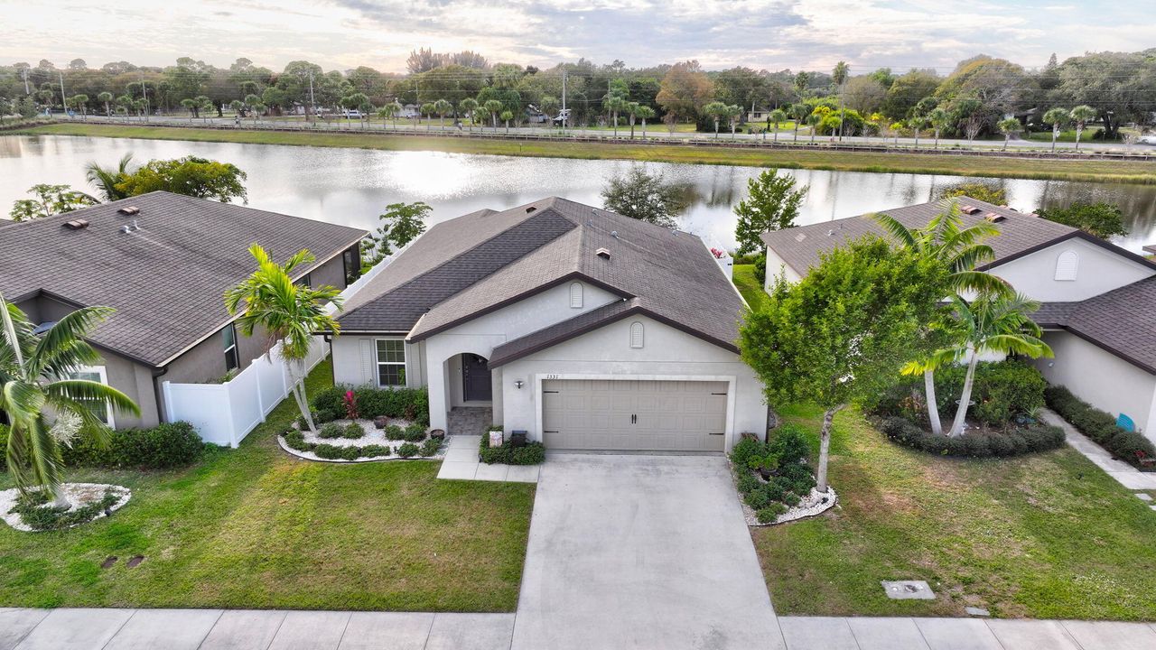 На продажу: $347,000 (3 спален, 2 ванн, 1696 Квадратных фут)