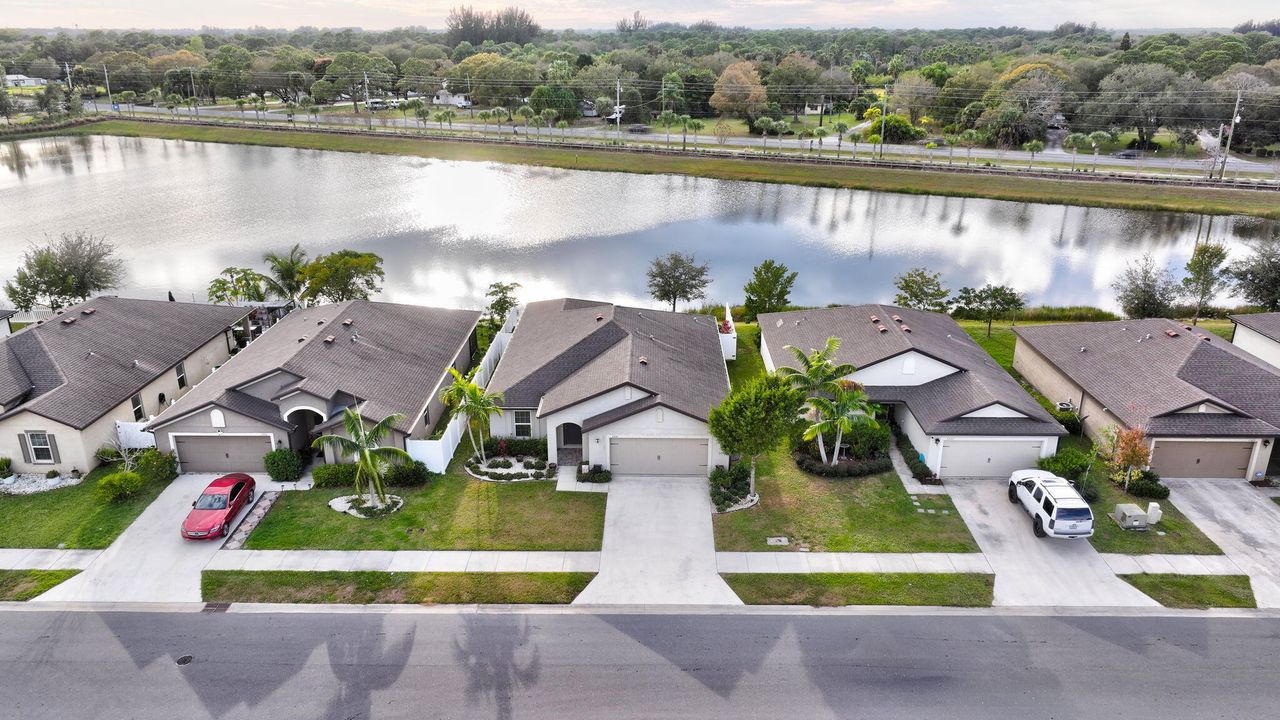 На продажу: $347,000 (3 спален, 2 ванн, 1696 Квадратных фут)