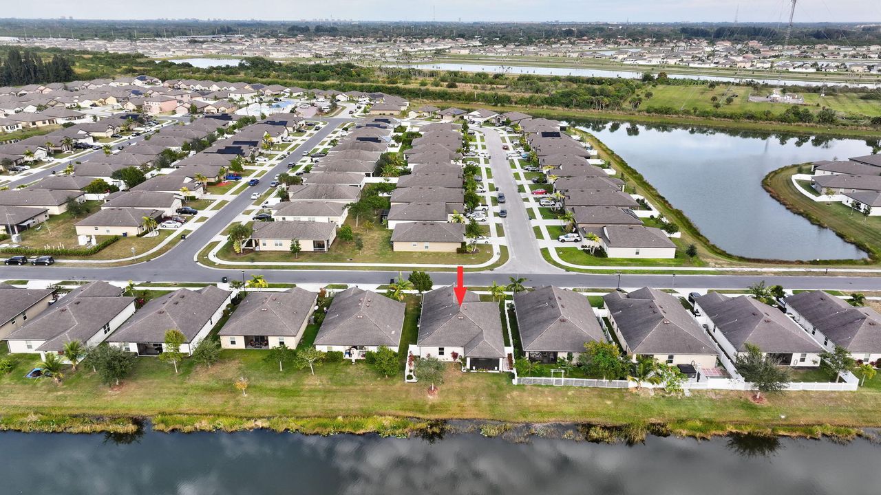 На продажу: $347,000 (3 спален, 2 ванн, 1696 Квадратных фут)