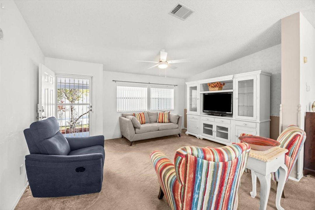 For Sale: $137,900 (3 beds, 2 baths, 1336 Square Feet)