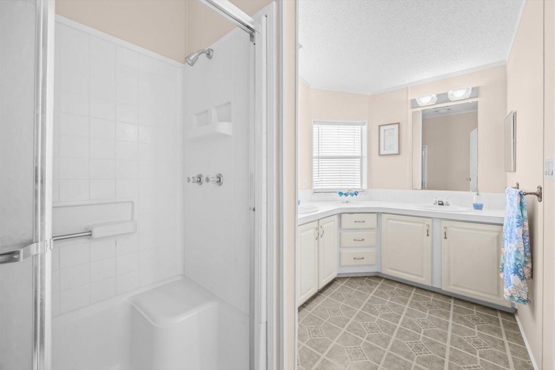 For Sale: $137,900 (3 beds, 2 baths, 1336 Square Feet)