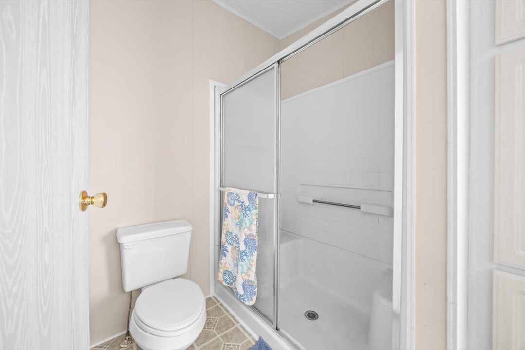 For Sale: $137,900 (3 beds, 2 baths, 1336 Square Feet)