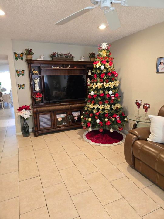 待售: $239,900 (2 贝兹, 2 浴室, 1284 平方英尺)