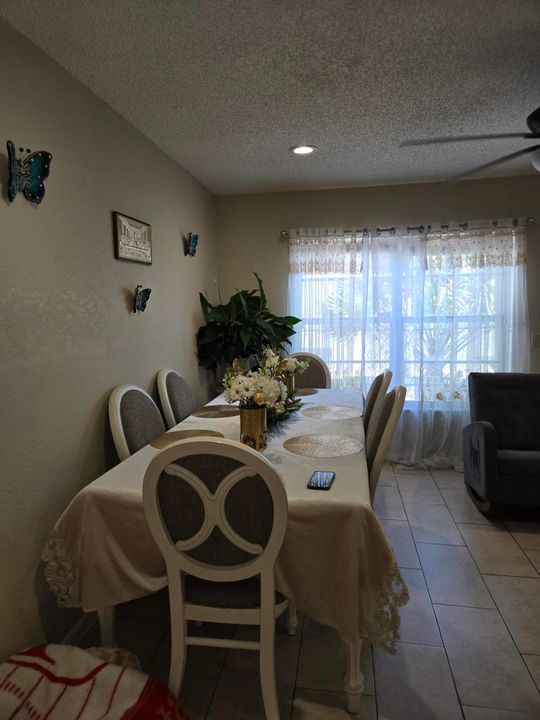 待售: $239,900 (2 贝兹, 2 浴室, 1284 平方英尺)