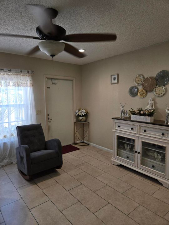 待售: $239,900 (2 贝兹, 2 浴室, 1284 平方英尺)