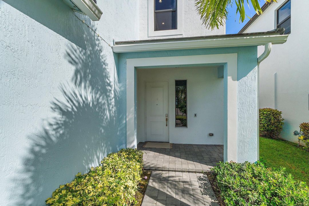 For Sale: $735,000 (4 beds, 3 baths, 2512 Square Feet)