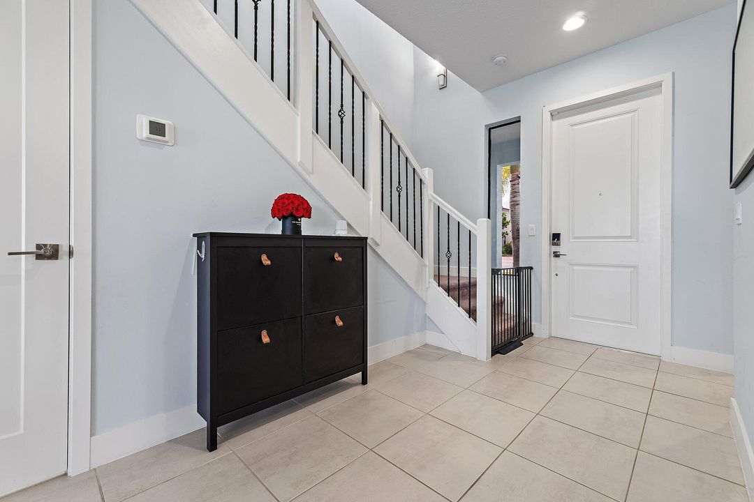 For Sale: $735,000 (4 beds, 3 baths, 2512 Square Feet)