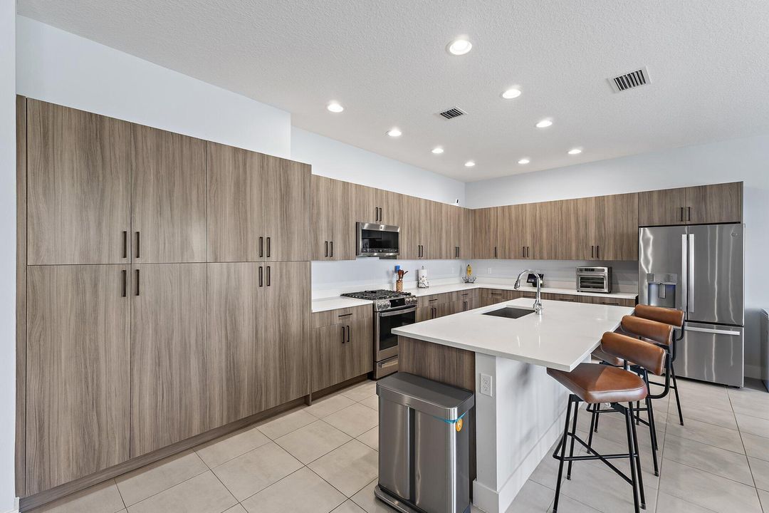 For Sale: $735,000 (4 beds, 3 baths, 2512 Square Feet)