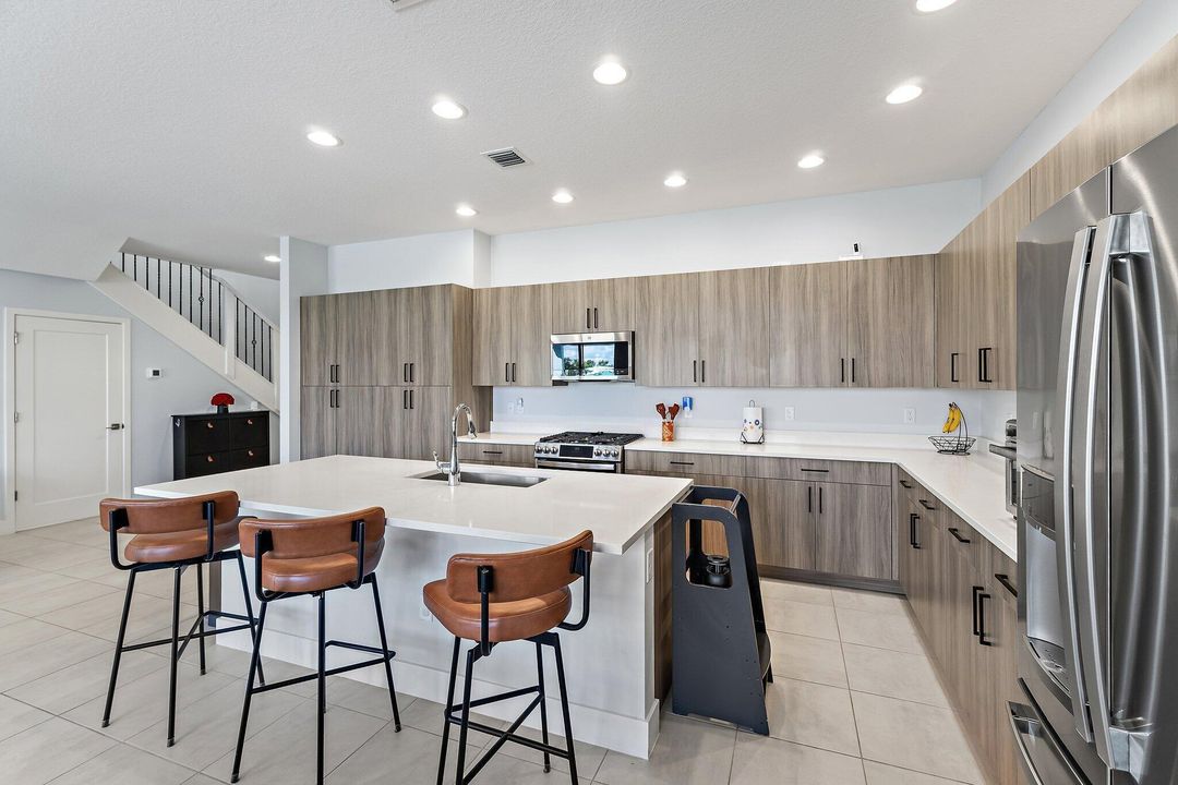 For Sale: $735,000 (4 beds, 3 baths, 2512 Square Feet)