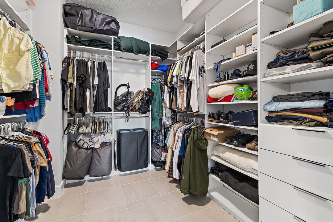 For Sale: $735,000 (4 beds, 3 baths, 2512 Square Feet)