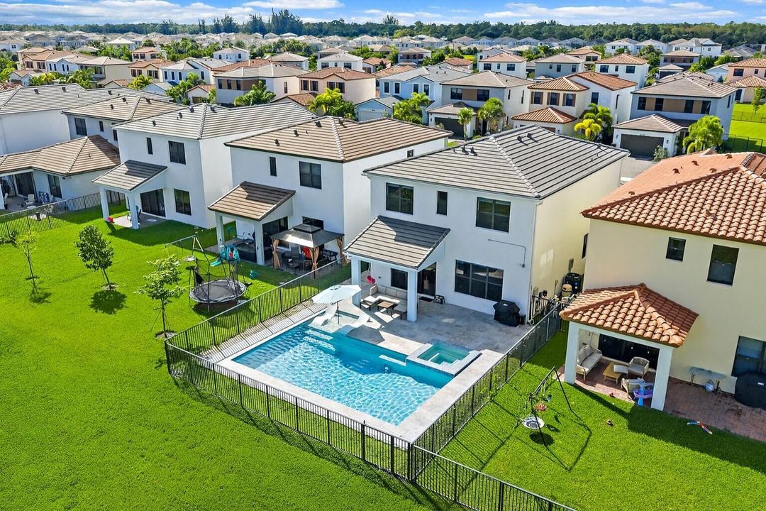 For Sale: $735,000 (4 beds, 3 baths, 2512 Square Feet)