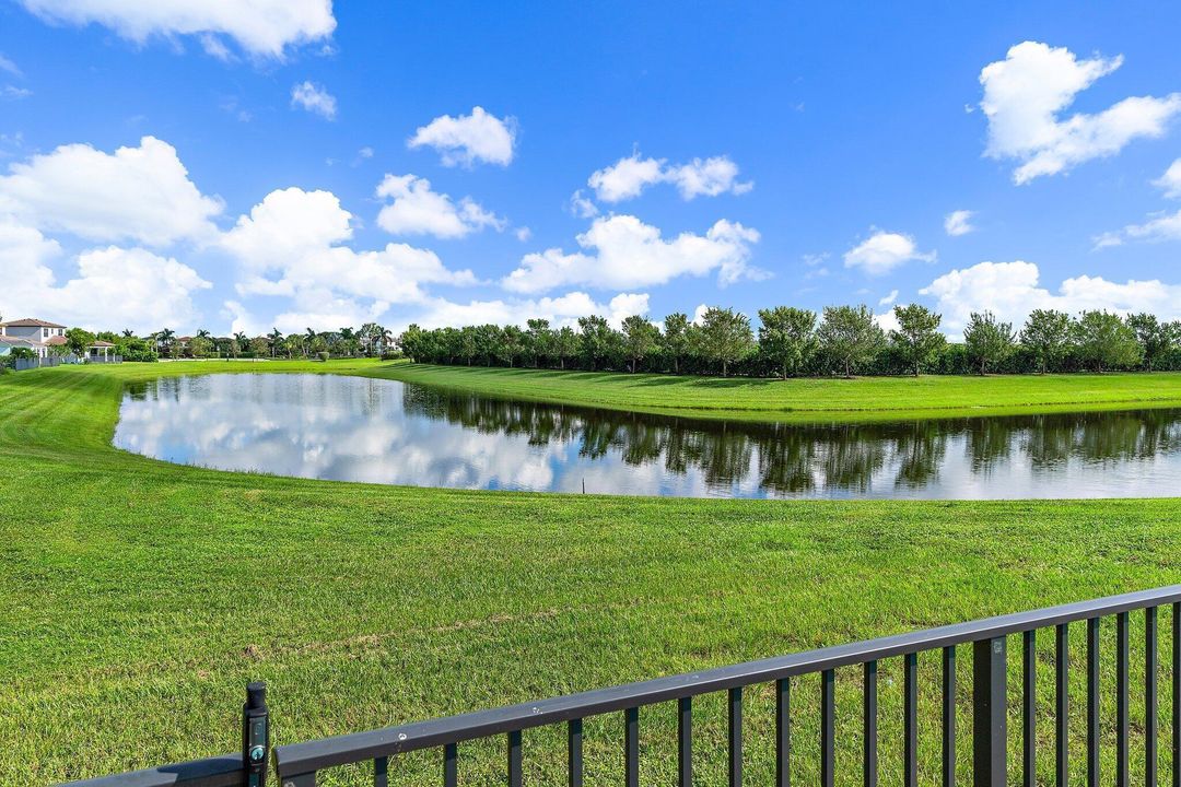 For Sale: $735,000 (4 beds, 3 baths, 2512 Square Feet)