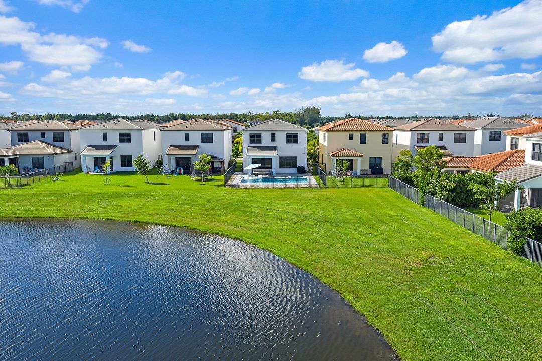 For Sale: $735,000 (4 beds, 3 baths, 2512 Square Feet)