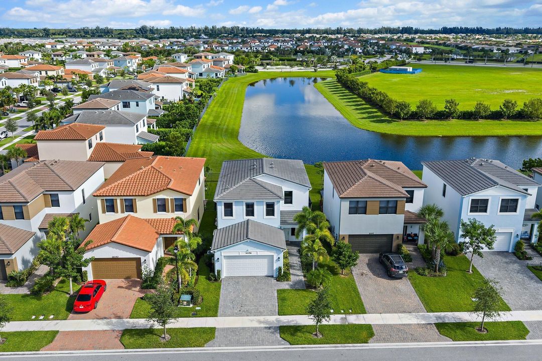 For Sale: $735,000 (4 beds, 3 baths, 2512 Square Feet)