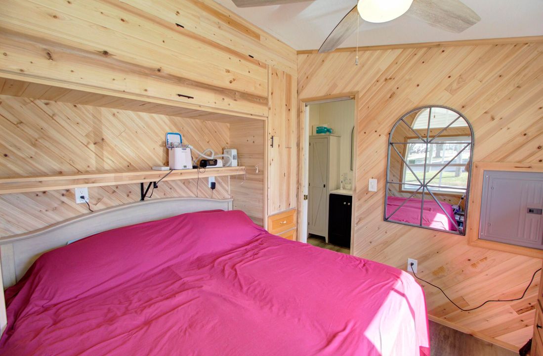 待售: $179,000 (2 贝兹, 1 浴室, 899 平方英尺)