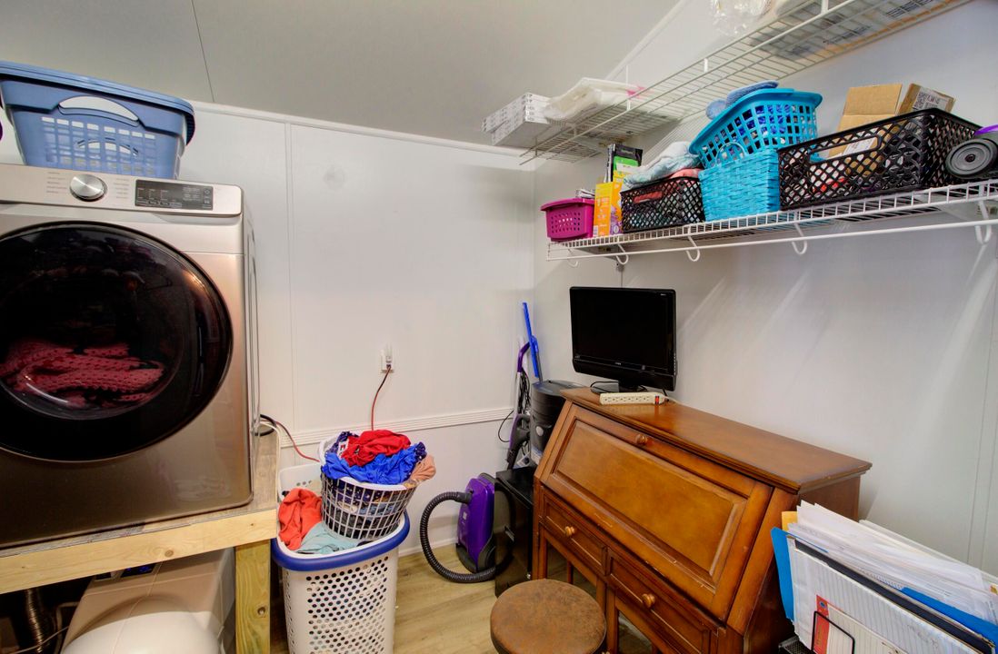 待售: $179,000 (2 贝兹, 1 浴室, 899 平方英尺)