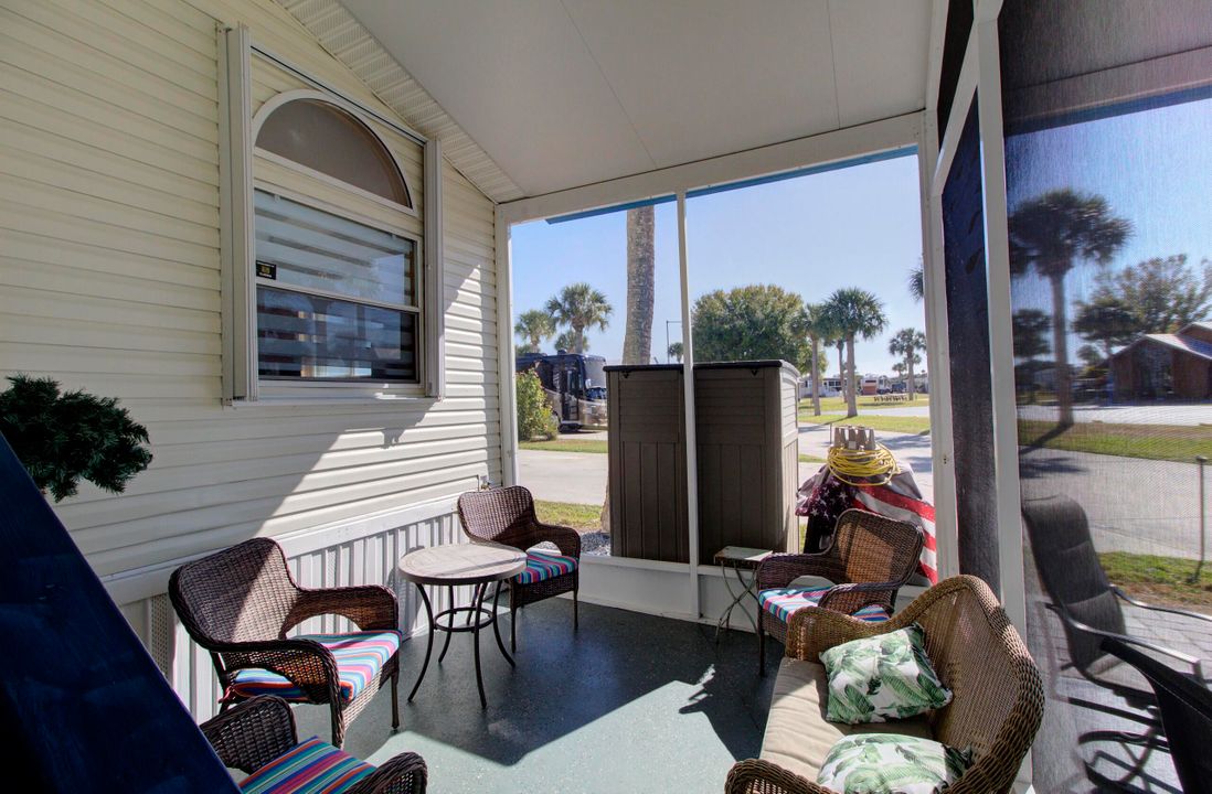 待售: $179,000 (2 贝兹, 1 浴室, 899 平方英尺)