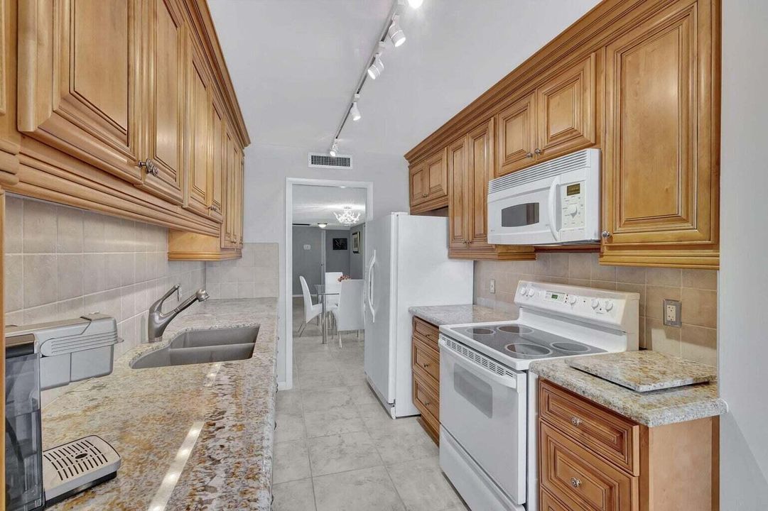 На продажу: $475,000 (2 спален, 2 ванн, 1432 Квадратных фут)