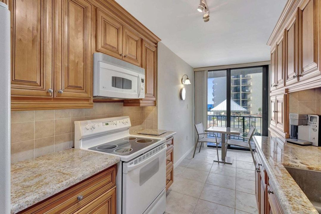 На продажу: $475,000 (2 спален, 2 ванн, 1432 Квадратных фут)