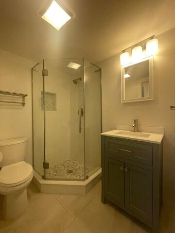 For Rent: $2,200 (2 beds, 2 baths, 810 Square Feet)