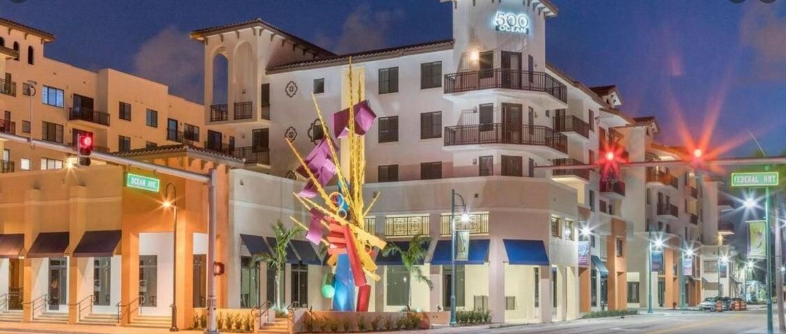 For Rent: $2,200 (2 beds, 2 baths, 810 Square Feet)