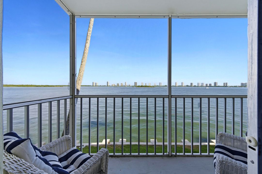 For Sale: $195,000 (1 beds, 1 baths, 640 Square Feet)