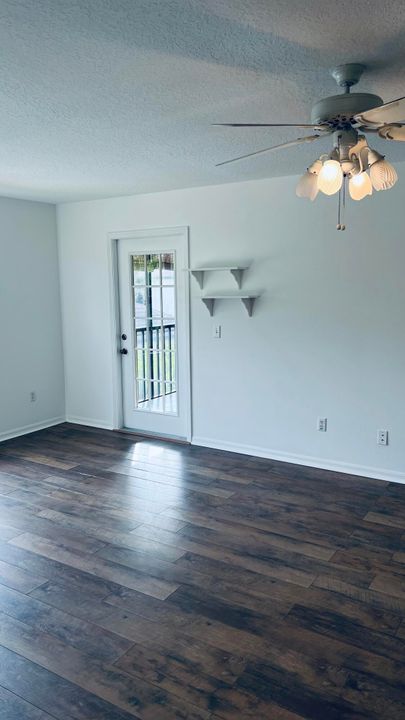 出租: $1,850 (2 贝兹, 2 浴室, 861 平方英尺)