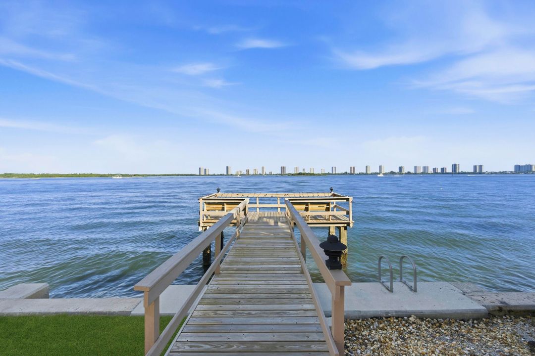 For Sale: $195,000 (1 beds, 1 baths, 640 Square Feet)