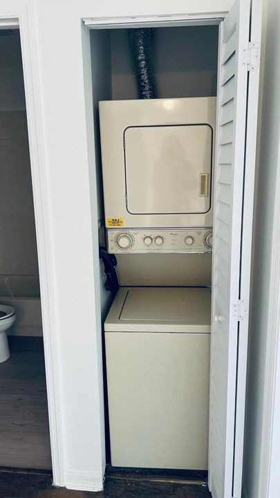 出租: $1,850 (2 贝兹, 2 浴室, 861 平方英尺)