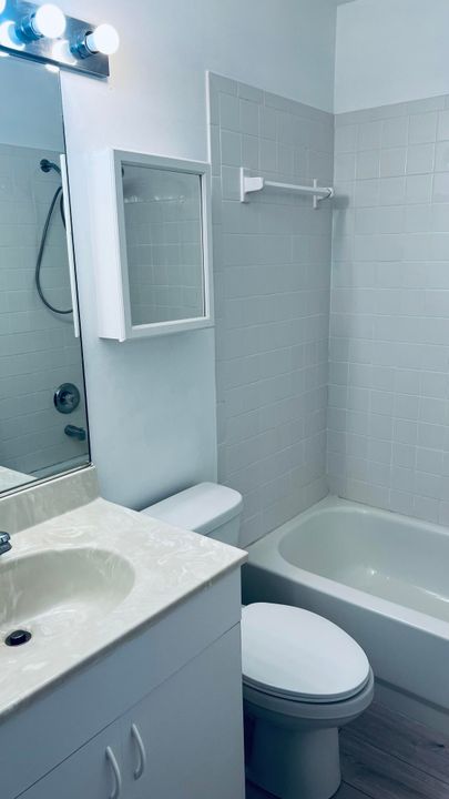 出租: $1,850 (2 贝兹, 2 浴室, 861 平方英尺)