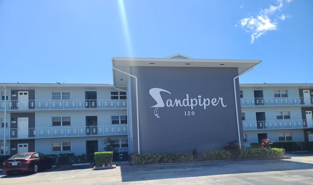 For Rent: $2,000 (1 beds, 1 baths, 723 Square Feet)