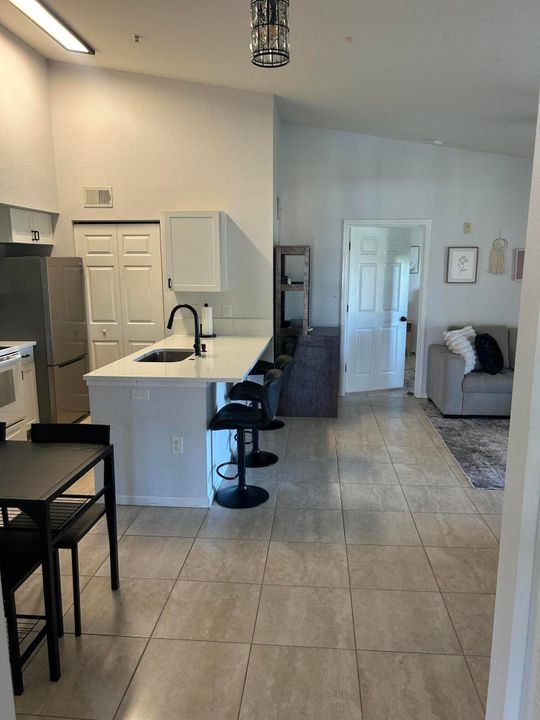 На продажу: $214,000 (2 спален, 2 ванн, 960 Квадратных фут)