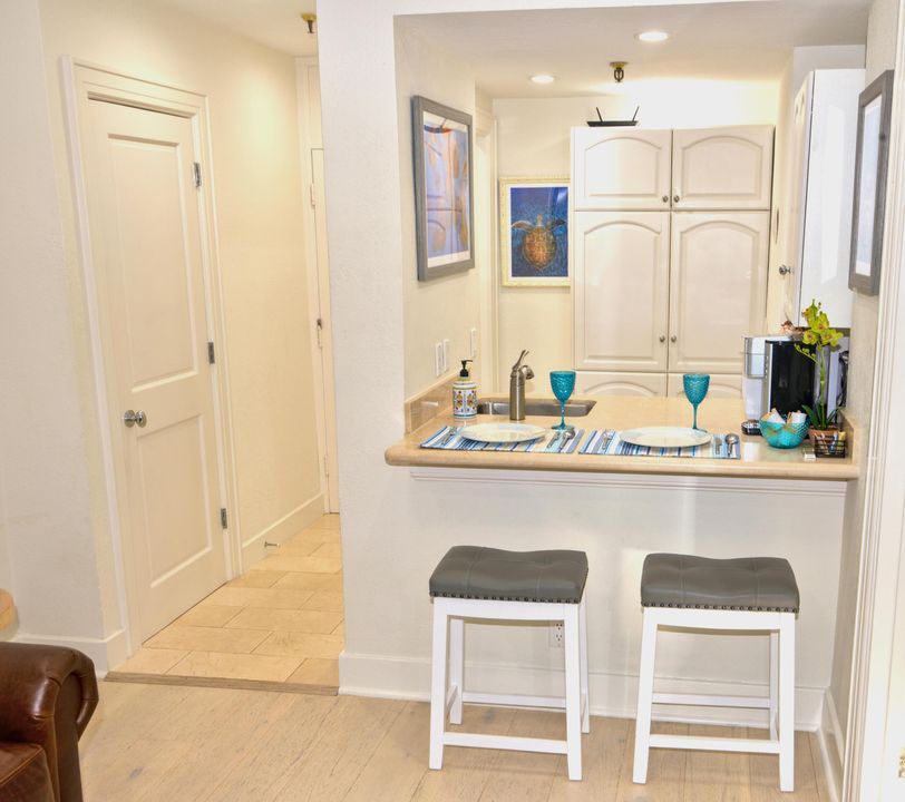 For Sale: $535,000 (1 beds, 1 baths, 389 Square Feet)