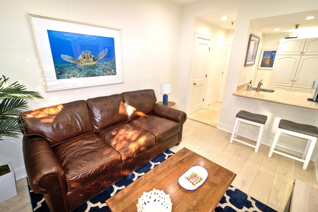 For Sale: $535,000 (1 beds, 1 baths, 389 Square Feet)