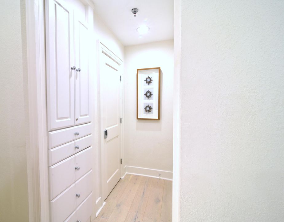 For Sale: $535,000 (1 beds, 1 baths, 389 Square Feet)