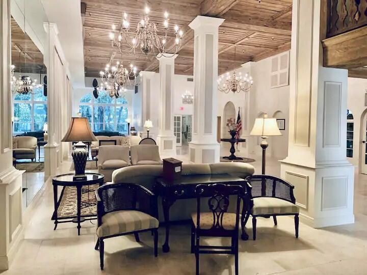 For Sale: $535,000 (1 beds, 1 baths, 389 Square Feet)