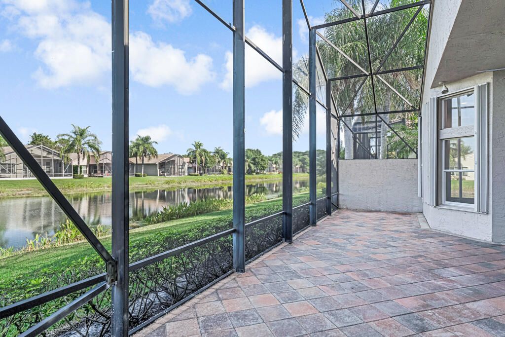 En Venta: $549,000 (4 camas, 2 baños, 2369 Pies cuadrados)