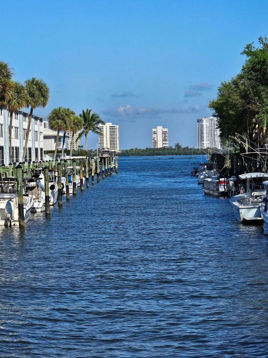 For Rent: $2,000 (1 beds, 1 baths, 723 Square Feet)