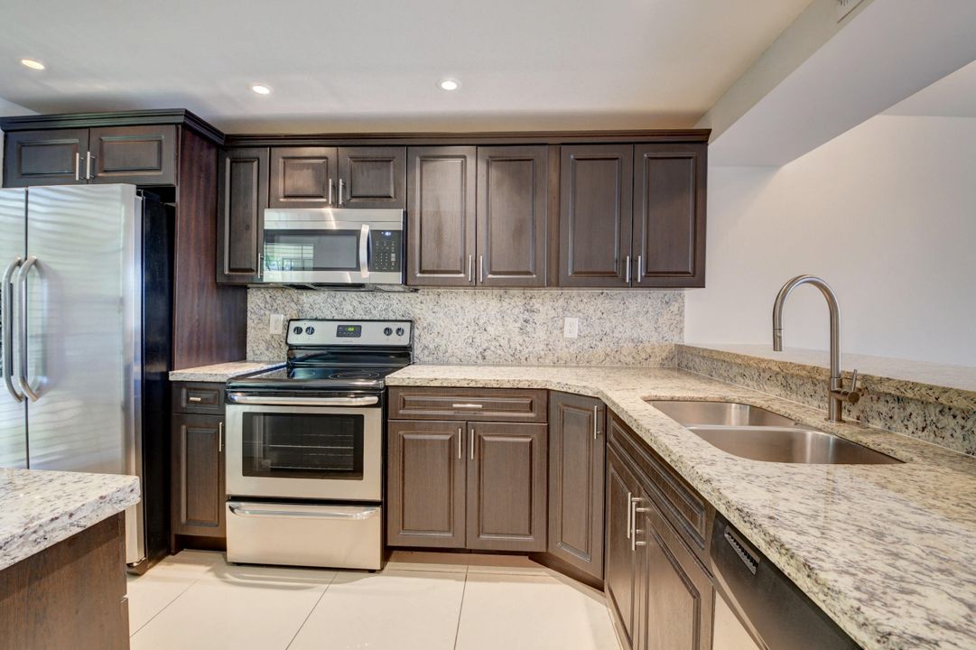 出租: $2,950 (2 贝兹, 2 浴室, 1095 平方英尺)