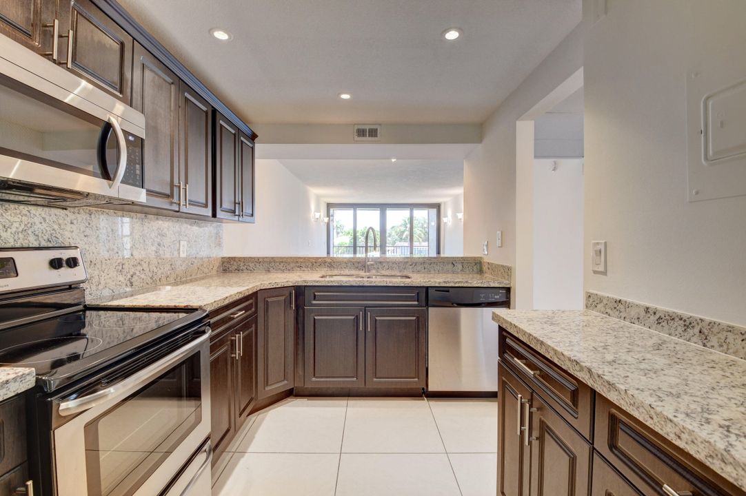 出租: $2,950 (2 贝兹, 2 浴室, 1095 平方英尺)