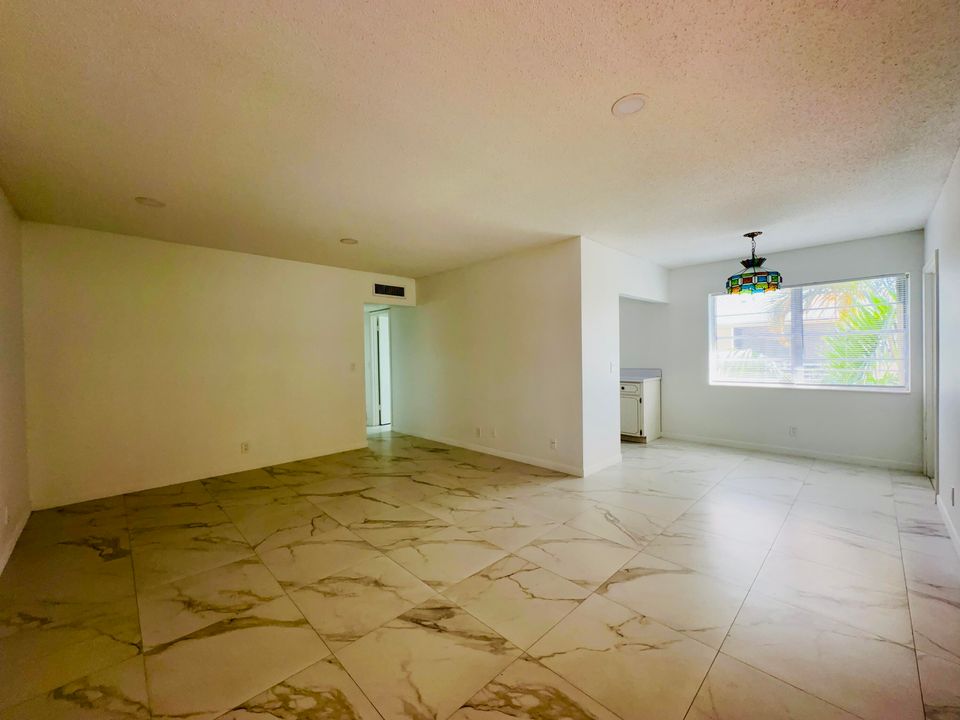 Active With Contract: $1,500 (2 beds, 1 baths, 798 Square Feet)