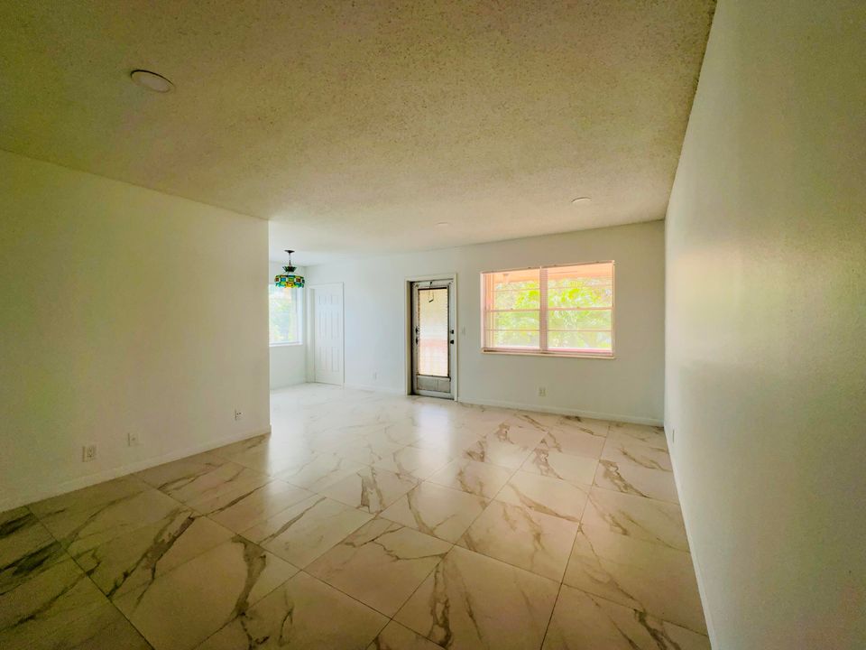 Active With Contract: $1,500 (2 beds, 1 baths, 798 Square Feet)