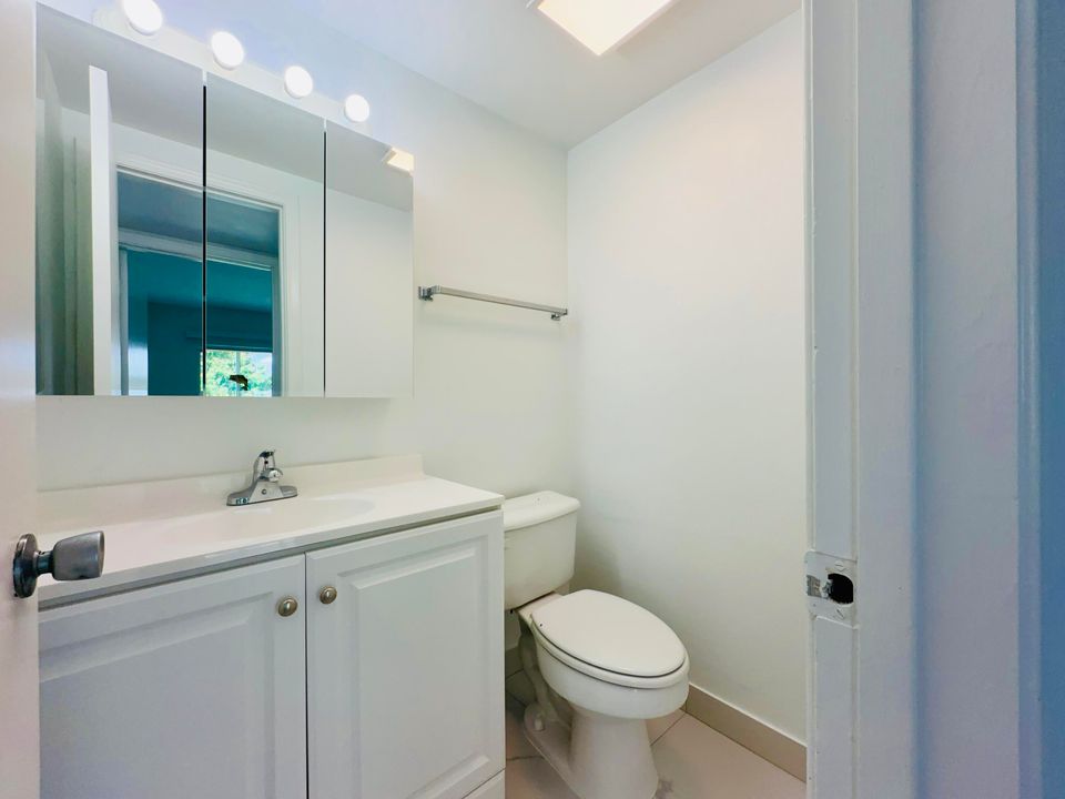Active With Contract: $1,500 (2 beds, 1 baths, 798 Square Feet)
